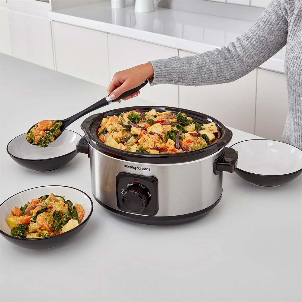 Morphy Richards Brushed Stainless Steel 3.5L Slow Cooker 4 Morphy Richards Brushed Stainless Steel 3.5L Slow Cooker - Image 2